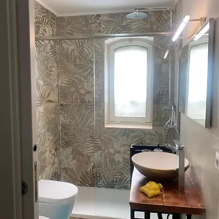 Modern In With Air Conditioning And Parking * Бари